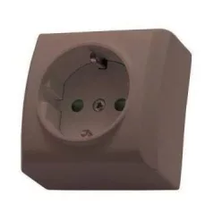 Mini falon kívüli földelt dugalj gyermekvédelemmel barna