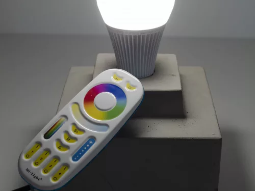 LED lámpa E27 9W Körte - RGB+CCT, FullColor - távirányítható