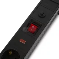 6-os elosztó túlfeszültség és túláram védelemmel