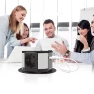 Irodai asztalba rejtett elosztó 3db dugalj 2db USB fekete