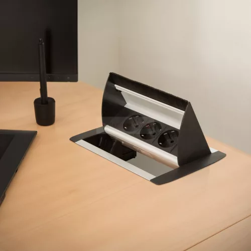 Irodai asztalba rejtett elosztó 3db gyermekvédelemmel ellátott dugaljjal