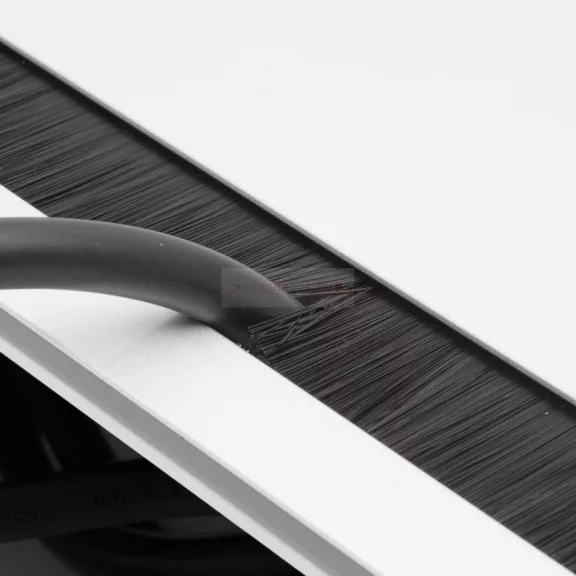 Irodai asztalba rejtett elosztó 3db dugalj + 2db USB csatlakozóval