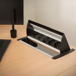   Irodai asztalba rejtett elosztó 5db gyermekvédelemmel ellátott dugaljjal