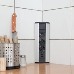   Sarokelosztó 3db gyermekvédelemmel ellátott dugaljjal + 2db USB