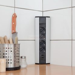   Sarokelosztó 4db gyermekvédelemmel ellátott dugaljjal + 2db USB