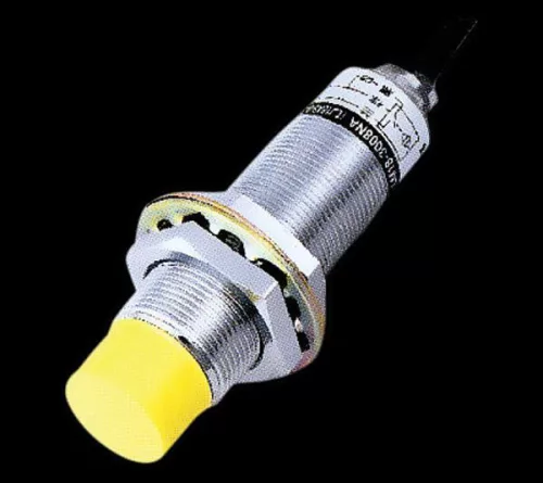 Kapacitív érzékelő EL-CM12-3004 DC PNP NO