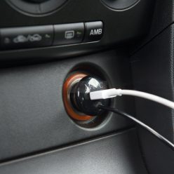 Szivargyújtós adapter 4 az 1-ben + USB - fekete