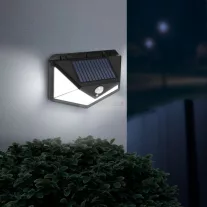 Mozgásérzékelős napelemes reflektor - fali - 136 LED
