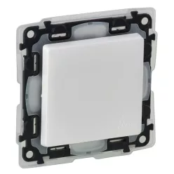   Legrand Valena Life kétpólusú kapcsoló 102-es IP44 fehér (Keret nélkül)