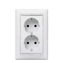 Legrand Valena 2x2P+F dugalj fehér