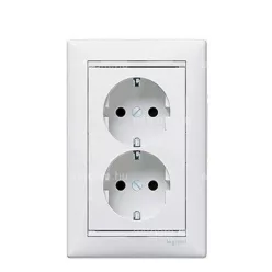 Legrand Valena 2x2P+F dugalj fehér
