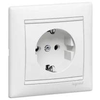 Legrand Valena 2P+F komplett dugalj fehér