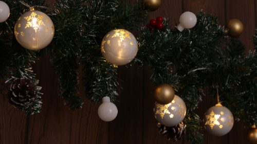 Karácsonyi LED fényfüzér dekoráció, fehér hópelyhes gömb, elemes, 6+18h, 10LED, 3000K, 2xAA