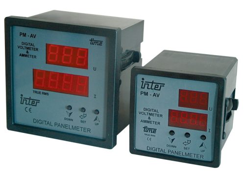 Digitális amper és voltmérő állítható áramváltó áttétellel 72×72mm, 500V AC, 0-9500/5A AC