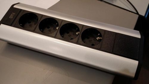 Asztali elosztó, sarokba illeszthető 4P