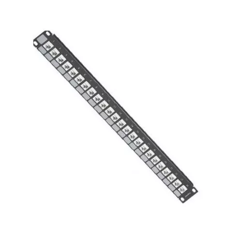 Üres patch panel műanyag kábeltartóval