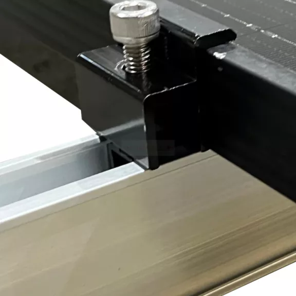 MountKit Napelem köztes leszorító fekete 30-40mm földelőlapkával
