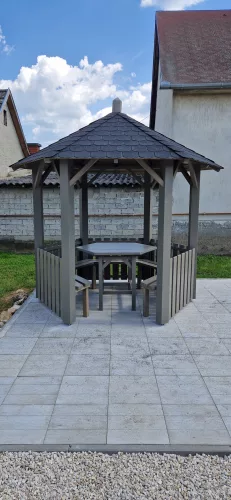 Hatszög filagória asztallal