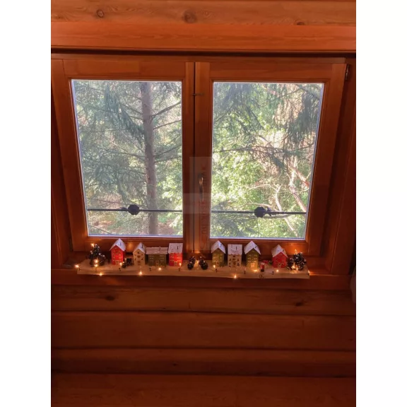 Párkányba rejtett szeretet 1,2m piros