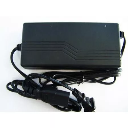 RT05-12100 12V 10A akkumulátor töltő