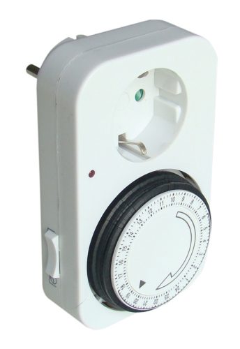 Dugaszolható napi kapcsolóóra, elektromechanikus IP20