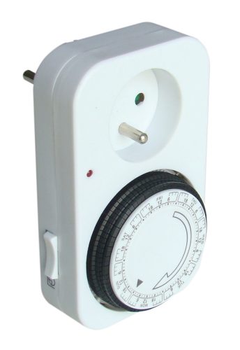 Dugaszolható napi kapcsolóóra, elektromechanikus, csapos IP20