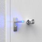 UV-C fertőtlenítő lámpa kilincshez, rögzítő készlettel, fehér