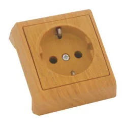 Vera földelt dugalj bükk