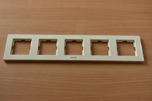 Panasonic Karre Plus 5-ös sorolókeret vízszintes bézs