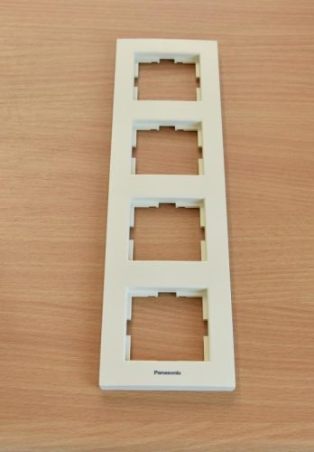 Panasonic Karre Plus 4-es sorolókeret függőleges bézs