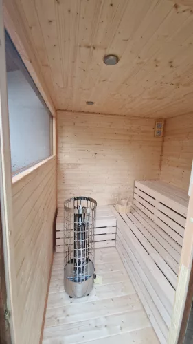 Kültéri Sauna 2 m x 2 m mit Montage vor Ort