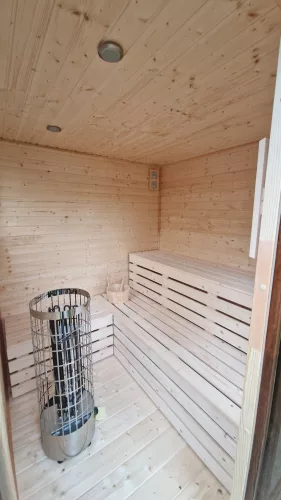 Kültéri Sauna 2 m x 2 m mit Montage vor Ort