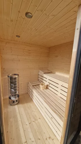 Kültéri Sauna 2 m x 2 m mit Montage vor Ort